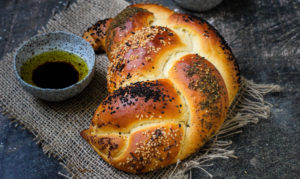 חלה טבעונית עם קמח כוסמין - חלת שבת טבעונית מושלמת