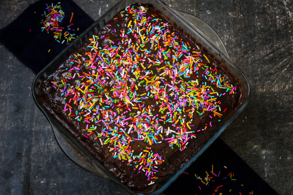 עוגת שוקולד טבעונית פשוטה - שילדים אוהבים - עוגת שוקולד יומולדת