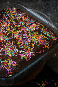 עוגת שוקולד טבעונית פשוטה - שילדים אוהבים - עוגת שוקולד יומולדת
