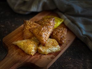 בורקס דפי אורז ממולא גבינה טבעונית - ללא גלוטן - בורקס טבעוני בריא