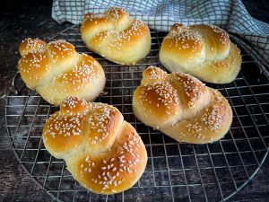 לחמניות שמיניה טבעוניות עם קמח כוסמין - לחמניות בית ספר בריאות