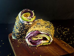 רול דפי אורז ממולא ירקות וטופו - טבעוני , ללא גלוטן , דל פחמימה